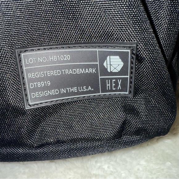 HEX® RANGER CLAMSHELL BLACK DSLR BACKPACK - Picture 8 of 16